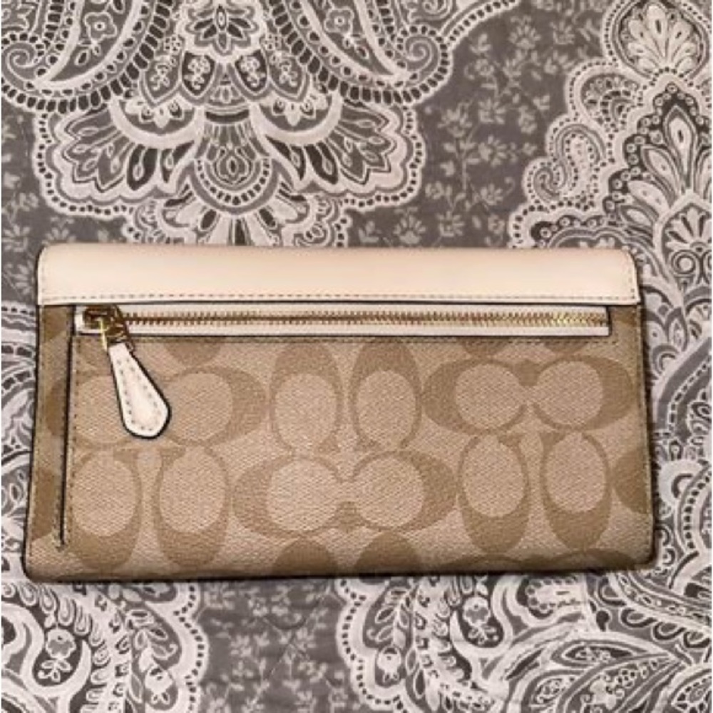 Coach Set! - Picture 4 of 4